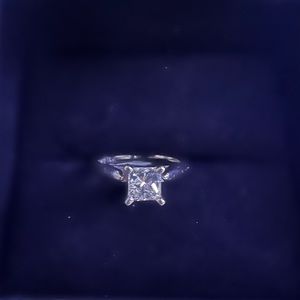 Women’s engagement ring